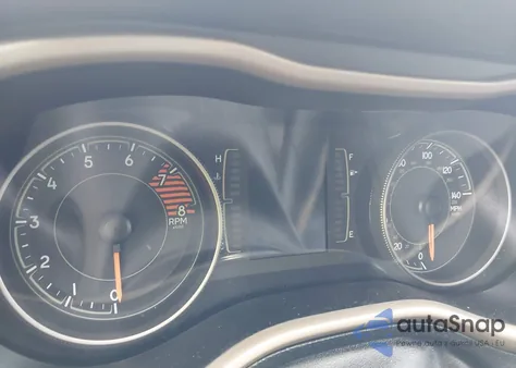 2018 Jeep Cherokee Latitude 4X4 z USA, uszkodzony, nr VIN 1C4PJMCX1JD541192